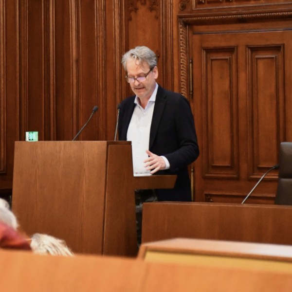 Anselm Wagner am Podium, Forum Mehr Zeit für Graz, 2024