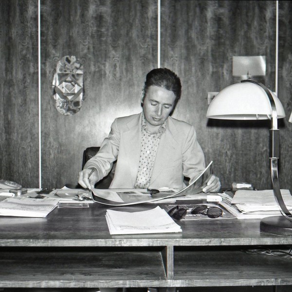 Herwig Udo Graf in seinem Büro 1976