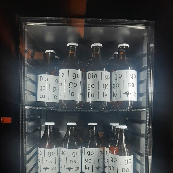 Bierflaschen im Kühlschrank Diagonale 2024