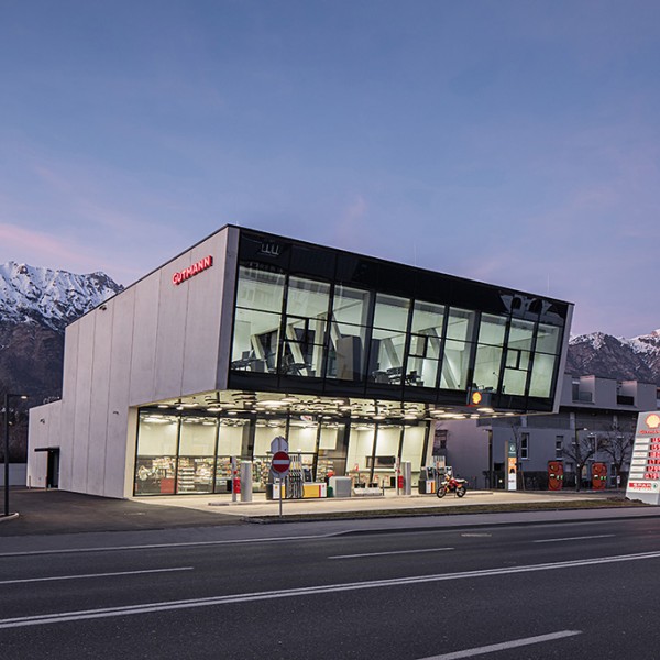 Bürogebäude mit Tankstelle und Shop, Innsbruck, ©Christian Flatscher