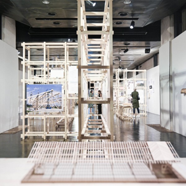 Ausstellungsansicht Holzbau Architektur, Kunsthaus Mürz, 2024, Ausstellungsdesign studio magic